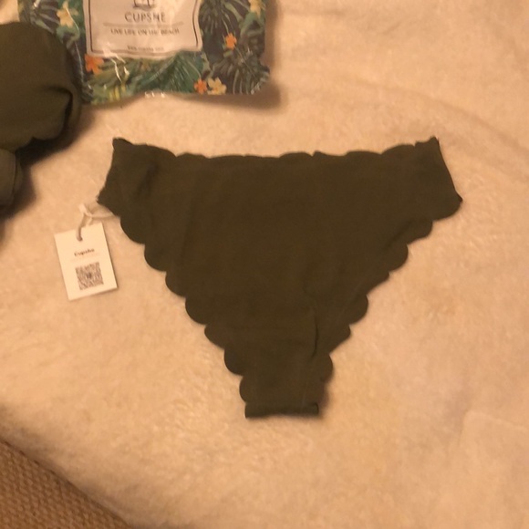 Cupshe Two Piece Bathing Suit - New with tags! - Picture 6 of 7